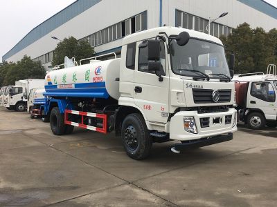 东风新款15吨洒水车(国五)图片